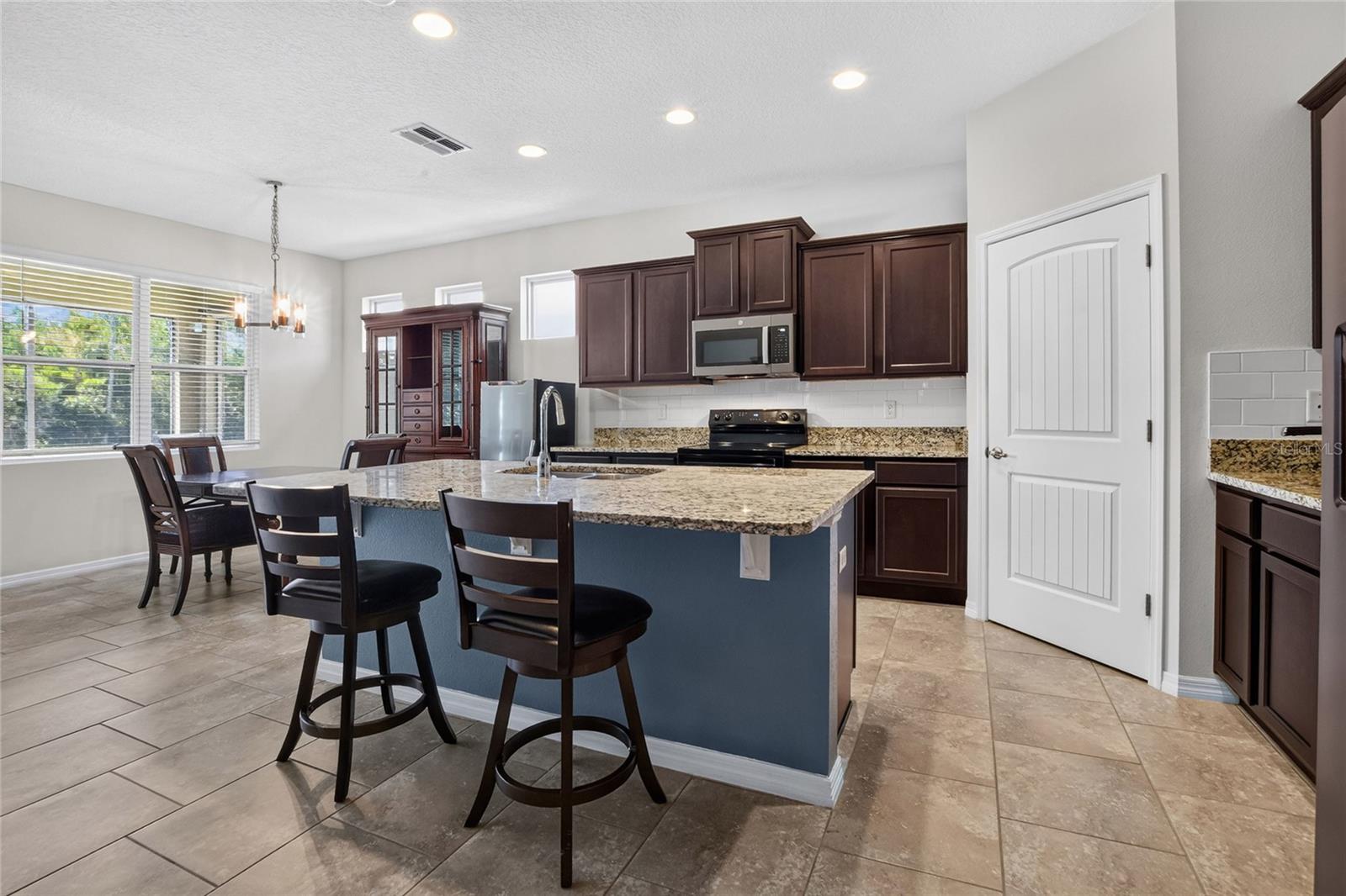5852 Marsh Landing Dr Property Photo 13