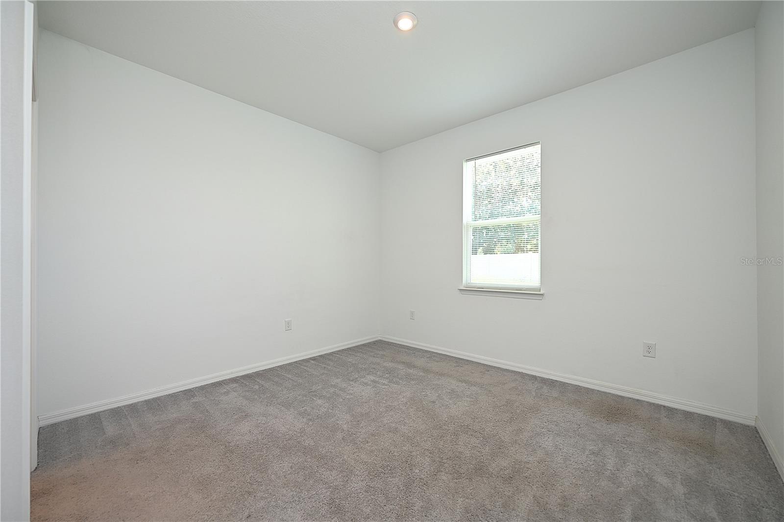 685 Crown Rose Dr Property Photo 15