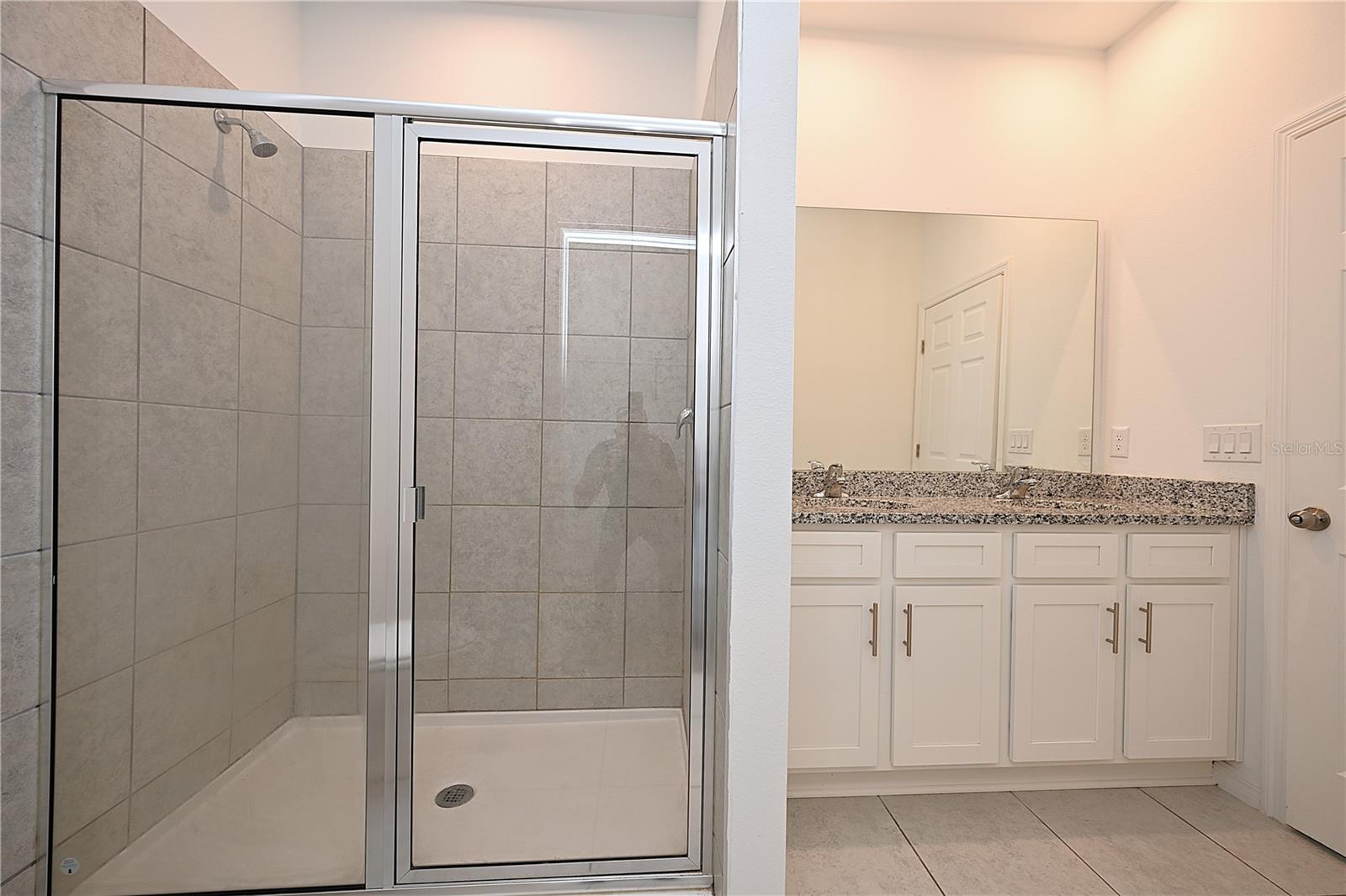 685 Crown Rose Dr Property Photo 18