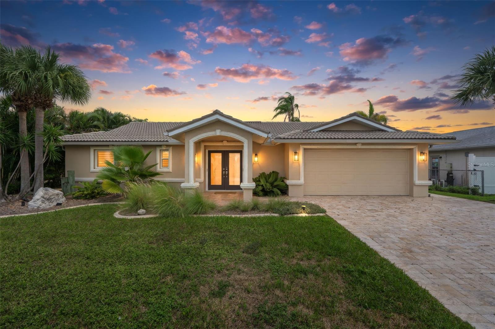 5548 Leeward Ln Property Photo 1