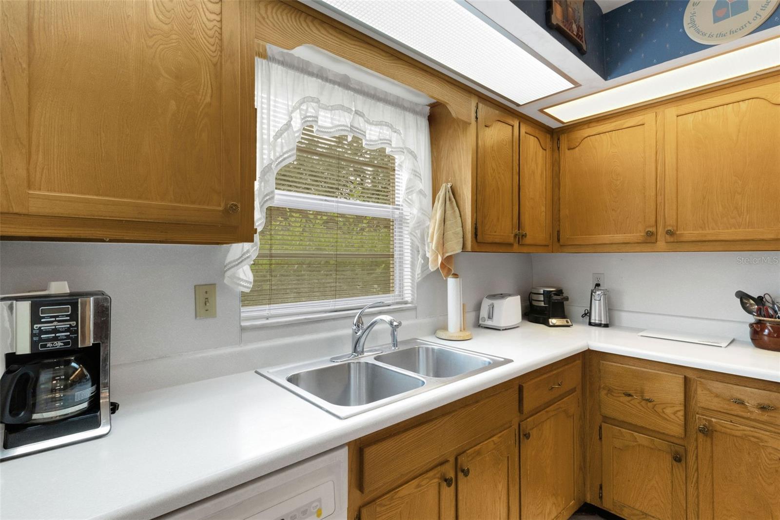 402 Aberdeen Ct N Property Photo 9