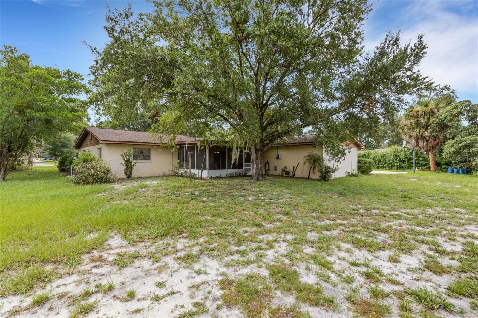 402 Aberdeen Ct N Property Photo 31