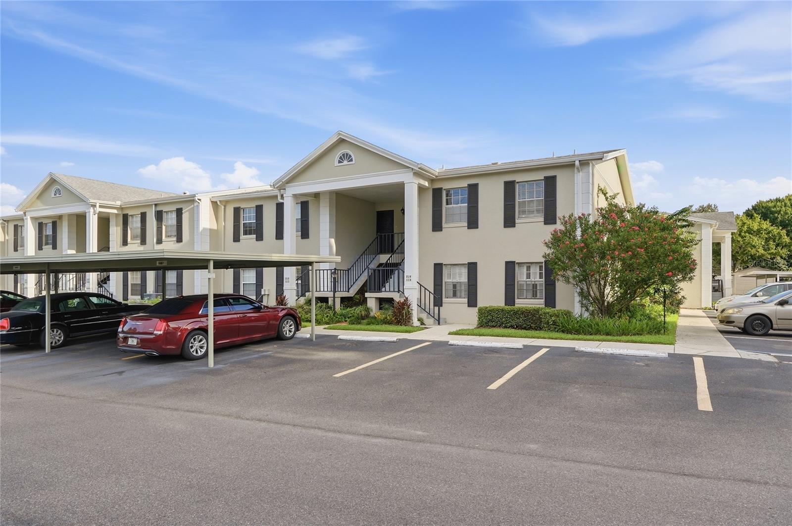 689 Lake Howard Dr Nw #213 Property Photo 1