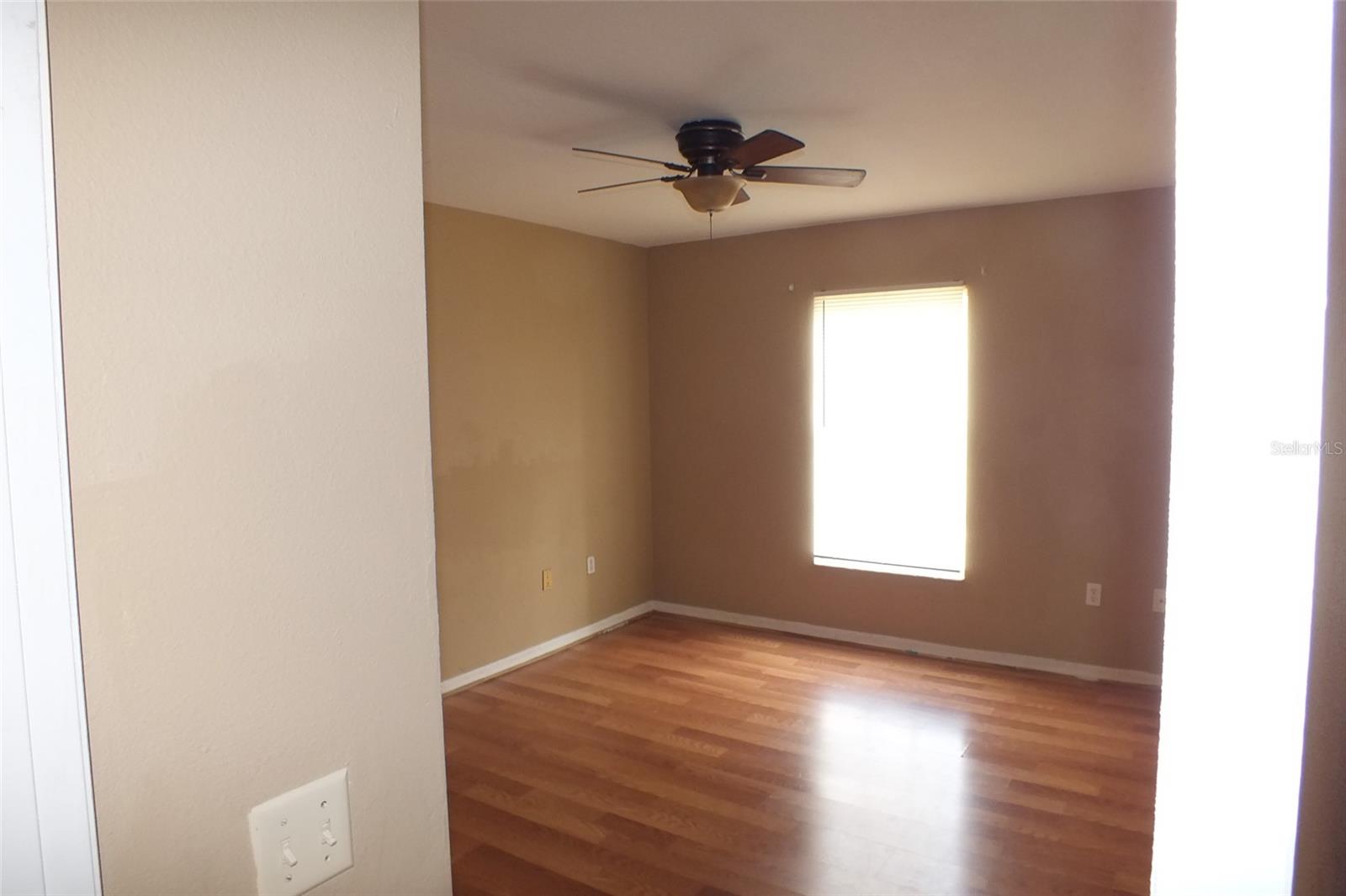 437 Fish Hawk Dr Property Photo 2