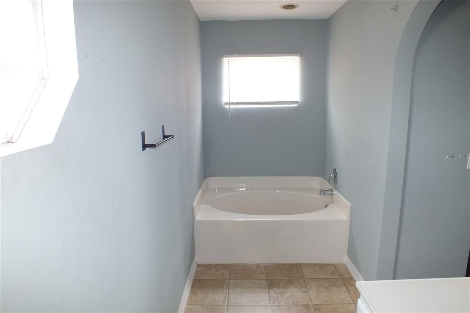 437 Fish Hawk Dr Property Photo 3