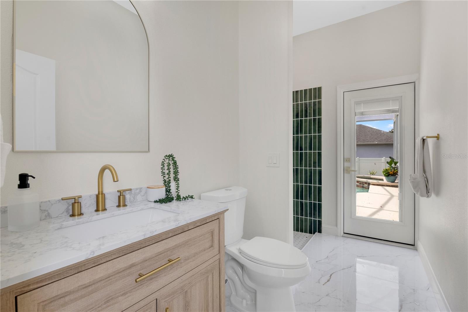 13149 Lakewind Dr Property Photo 32