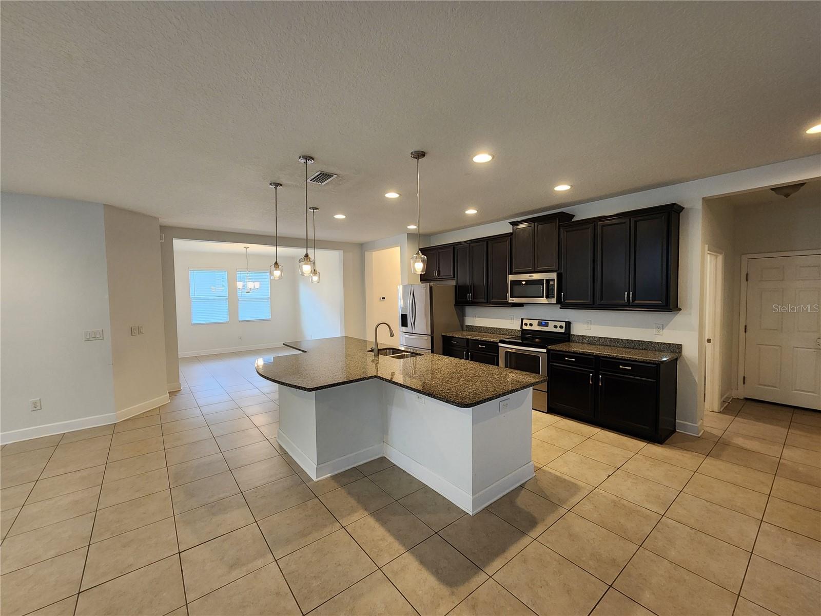10457 Waterstone Dr Property Photo 6