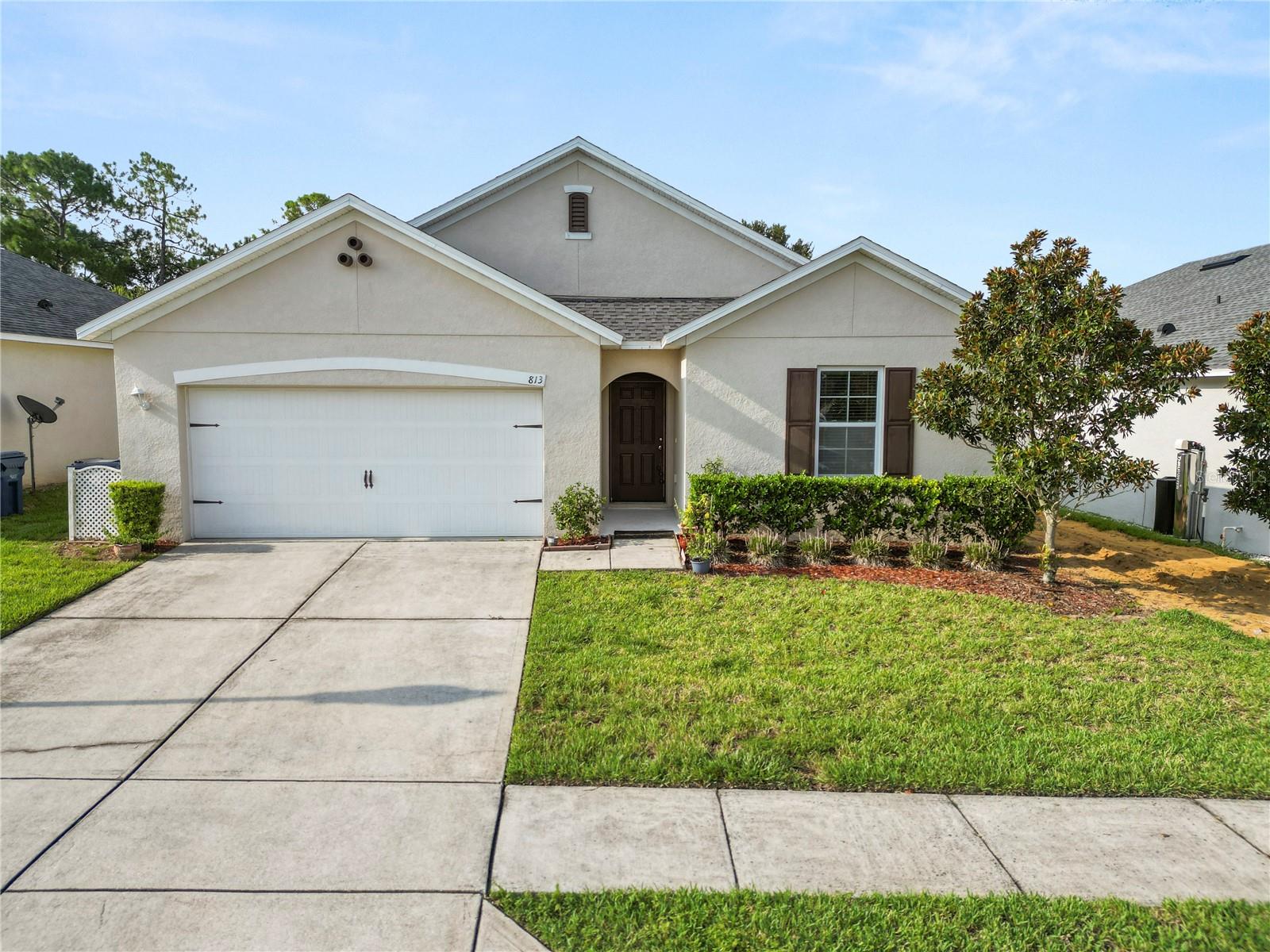 813 Sheen Cir Property Photo 1