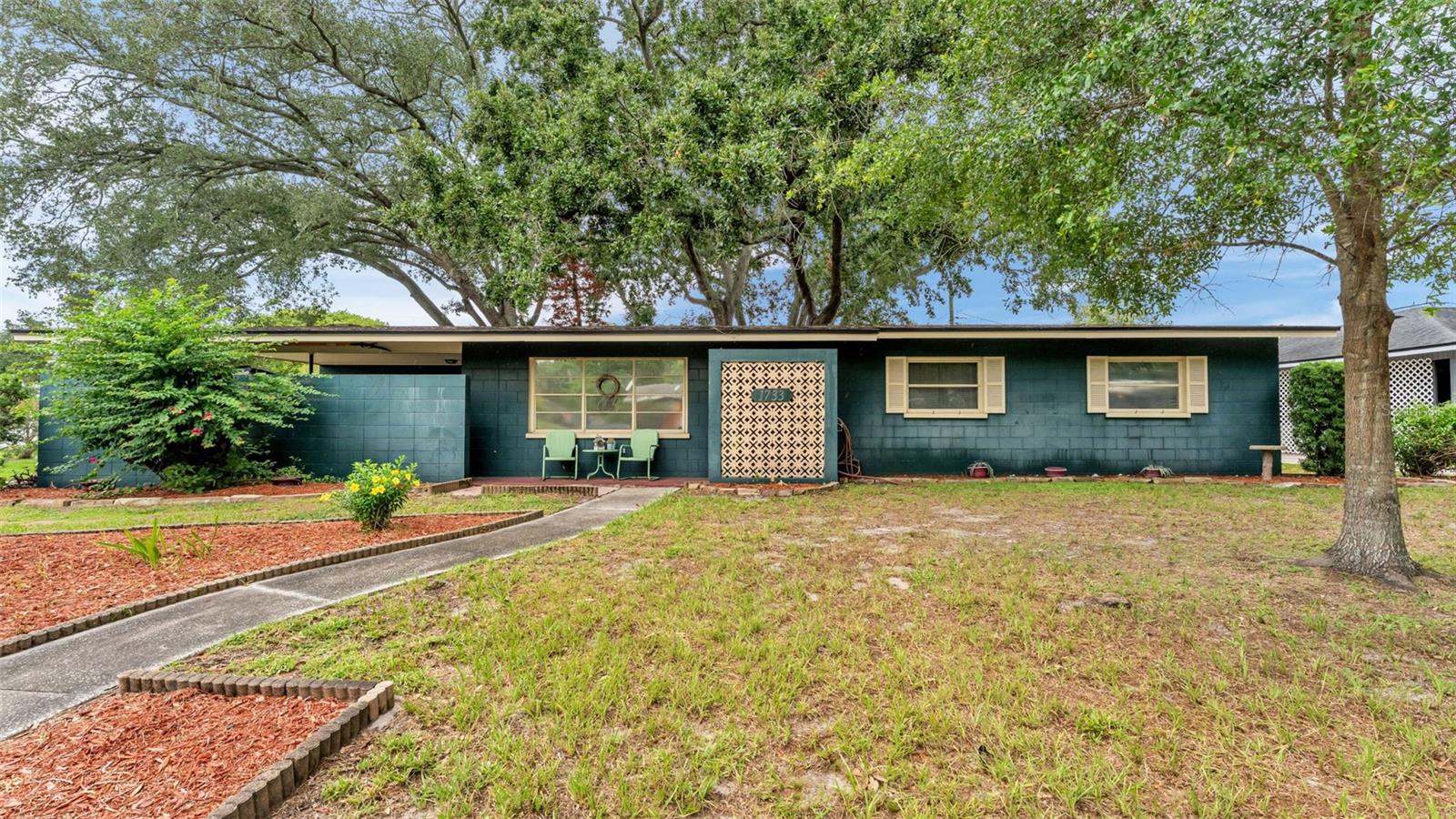 1733 Fredricksburg Ave Property Photo 2