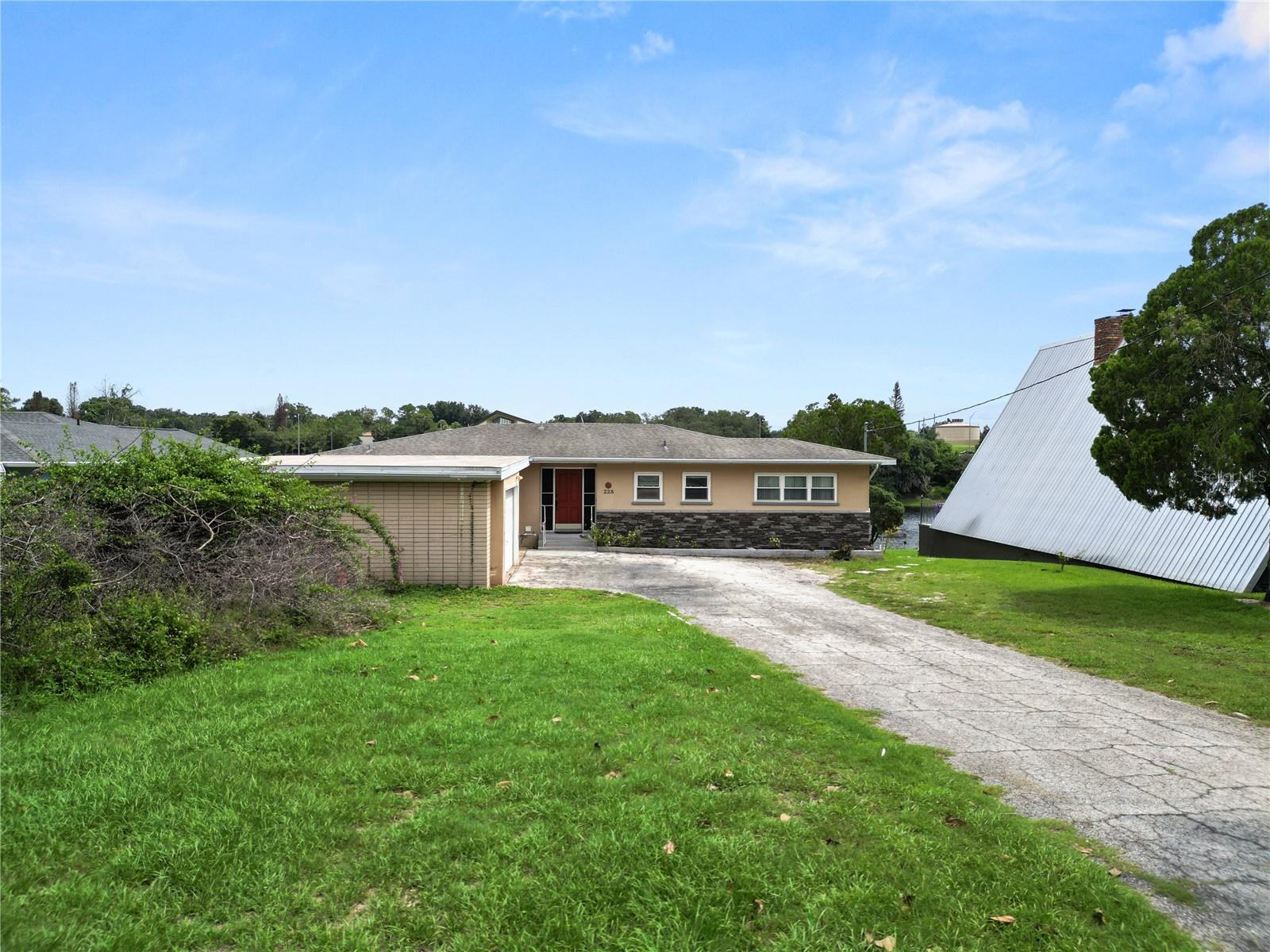 228 W Lake Ina Dr Property Photo 8