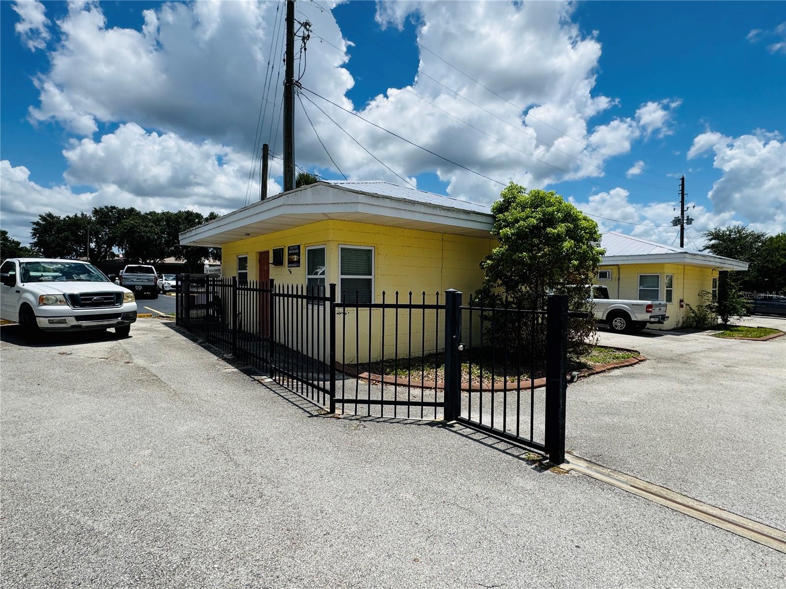 2121 Lakeview Dr Property Photo 4
