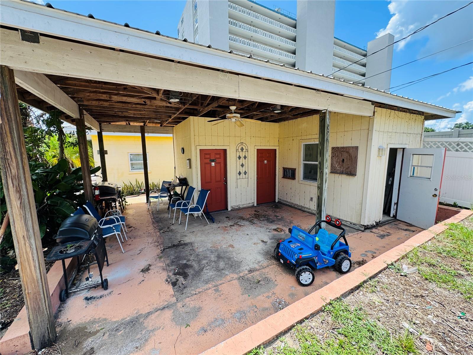 2121 Lakeview Dr Property Photo 6
