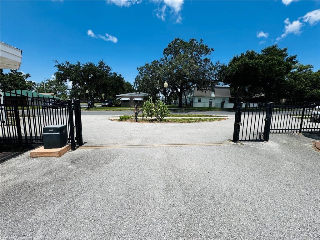 2121 Lakeview Dr Property Photo 16