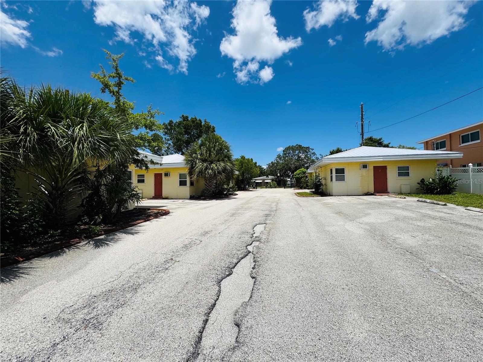 2121 Lakeview Dr Property Photo 25