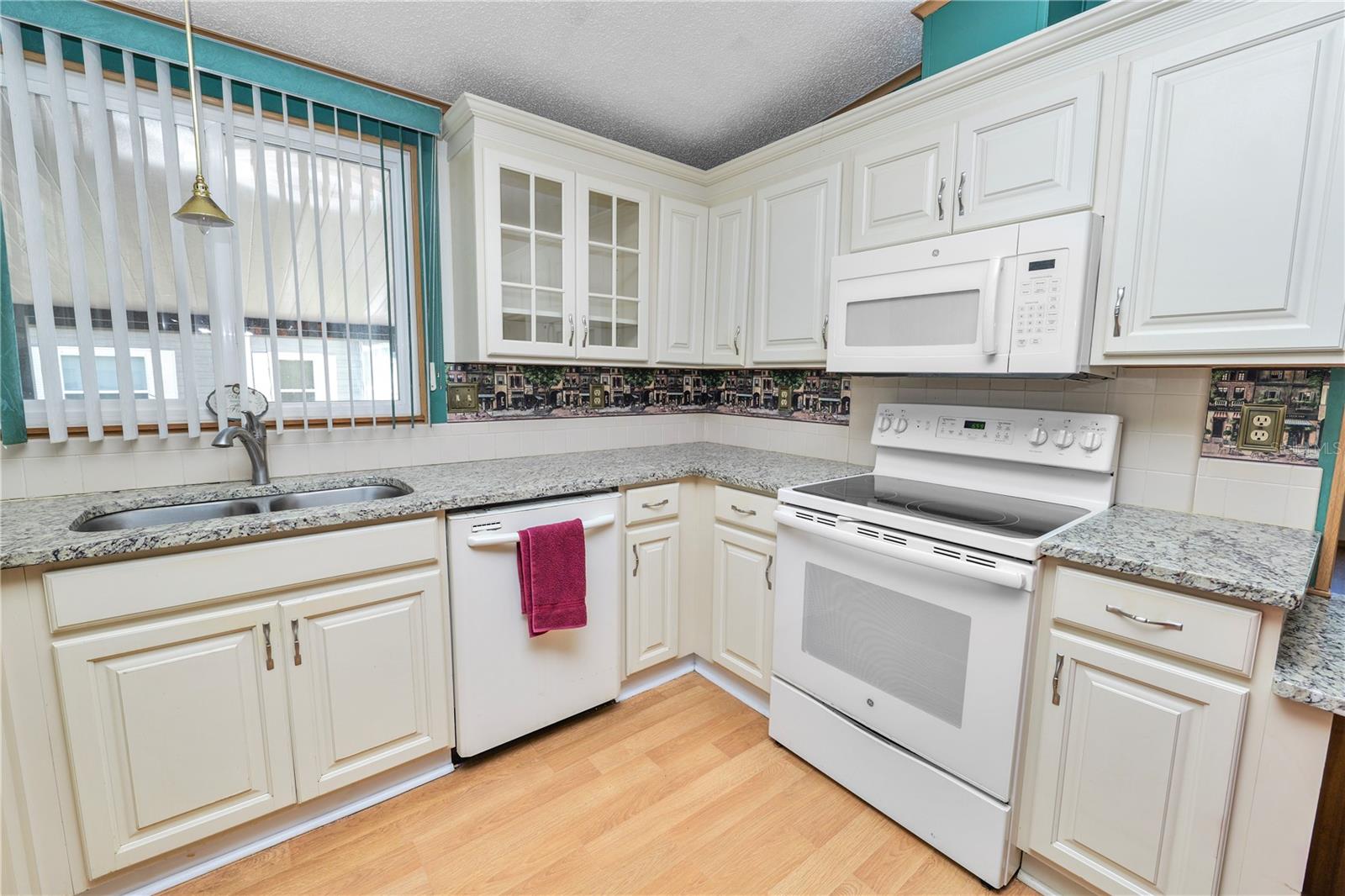 1706 Fox Hill Dr Property Photo 12