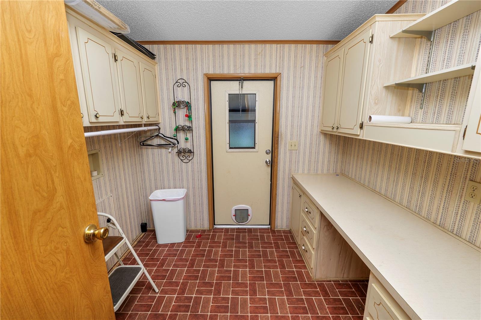 1706 Fox Hill Dr Property Photo 24