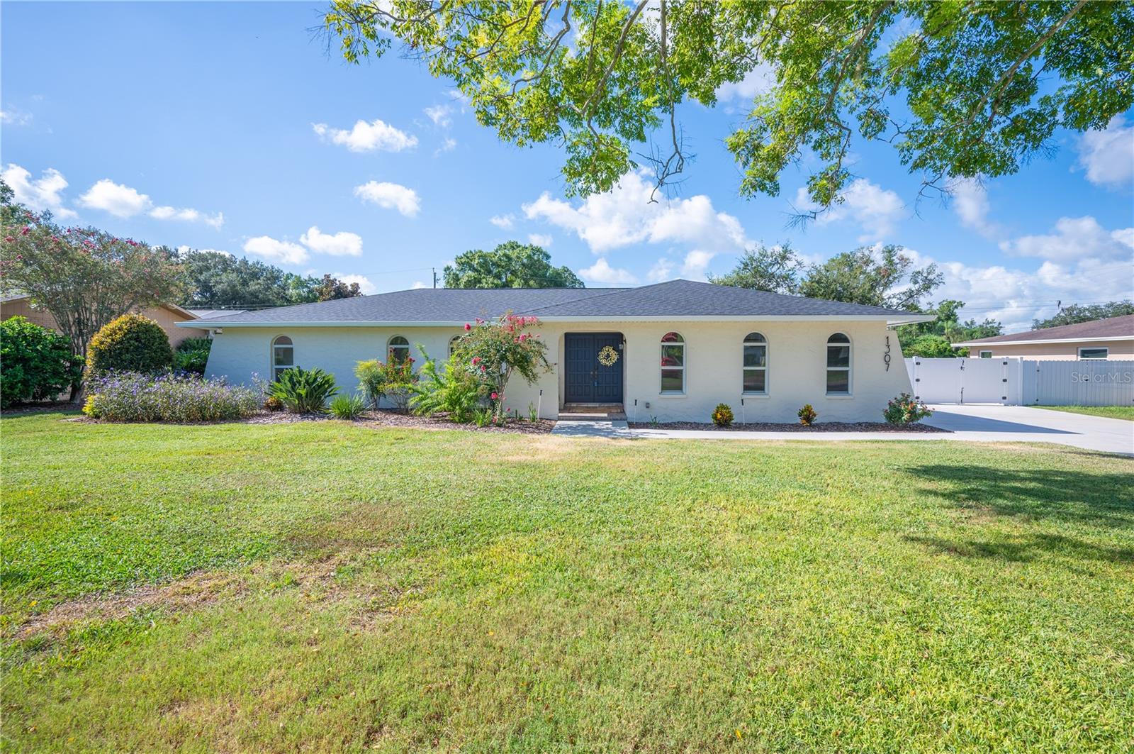 1307 Fairlee St Property Photo 1