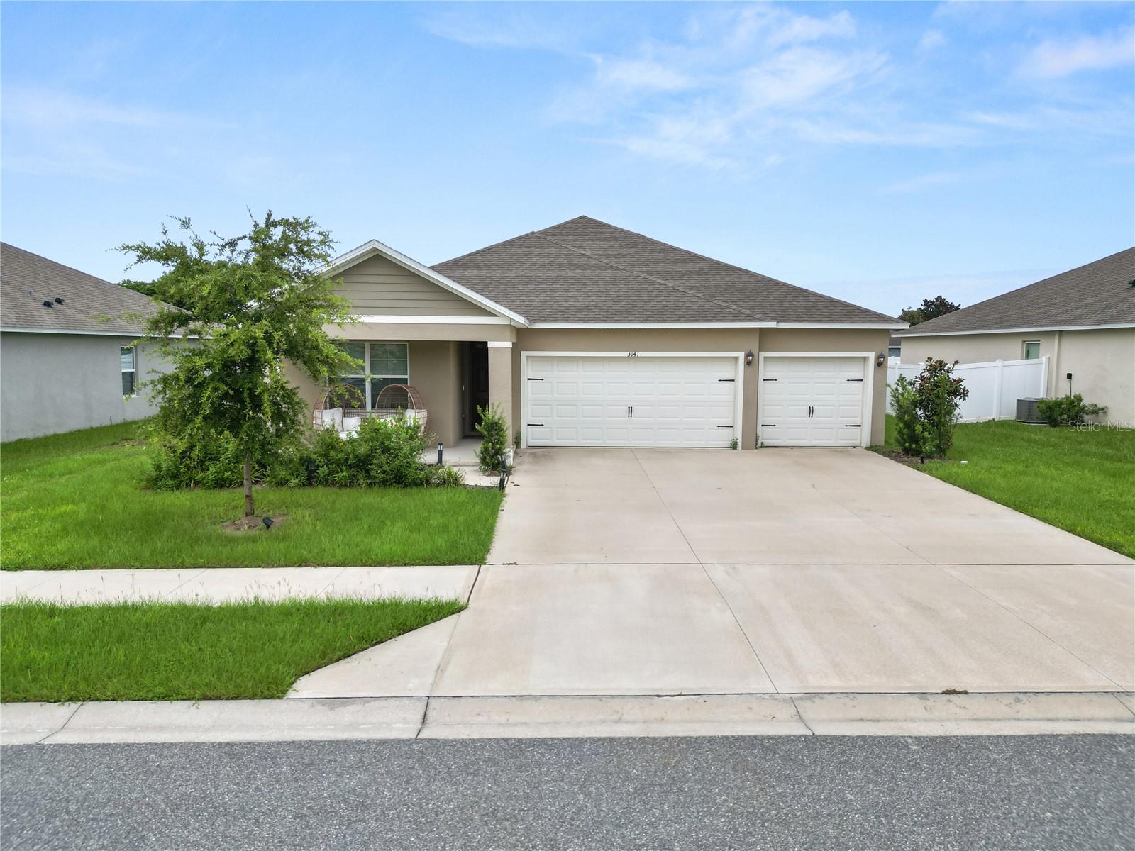 3141 Caspian Feather St Property Photo 3