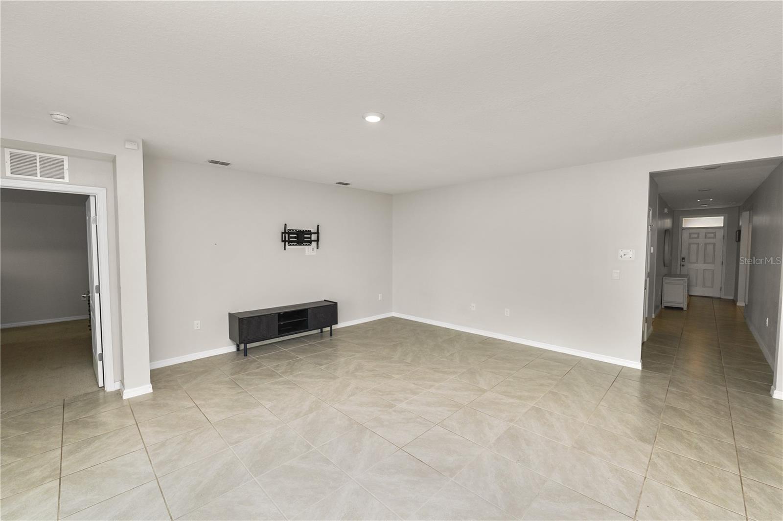 3141 Caspian Feather St Property Photo 7