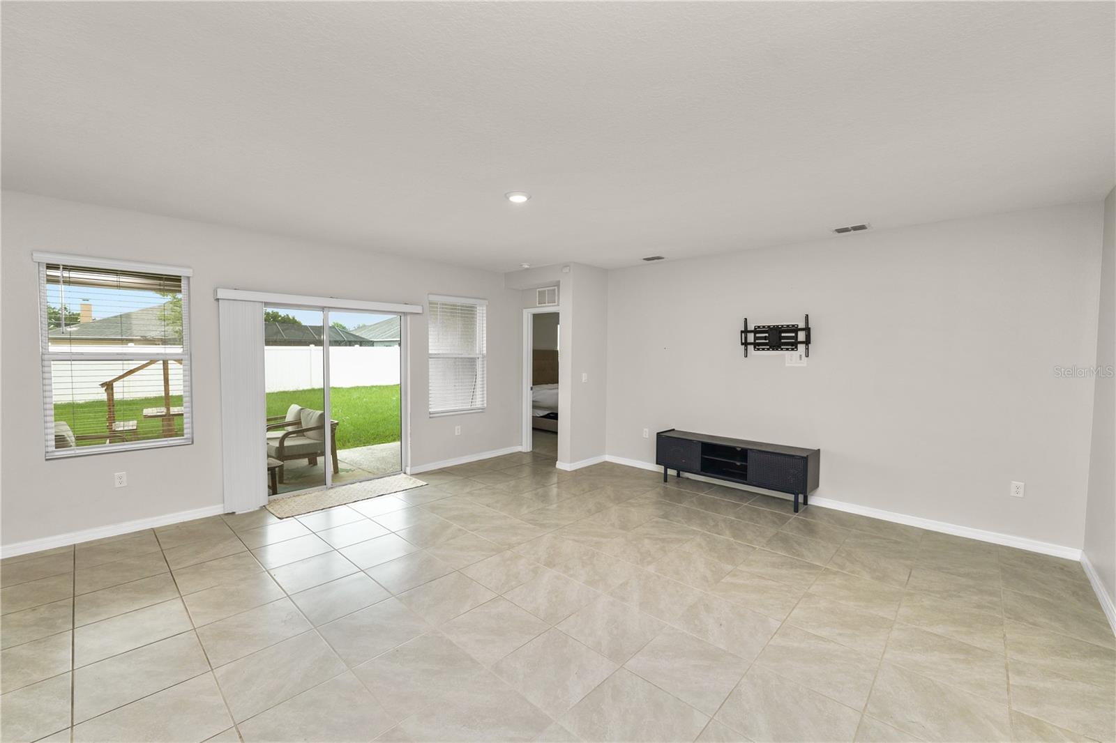 3141 Caspian Feather St Property Photo 9
