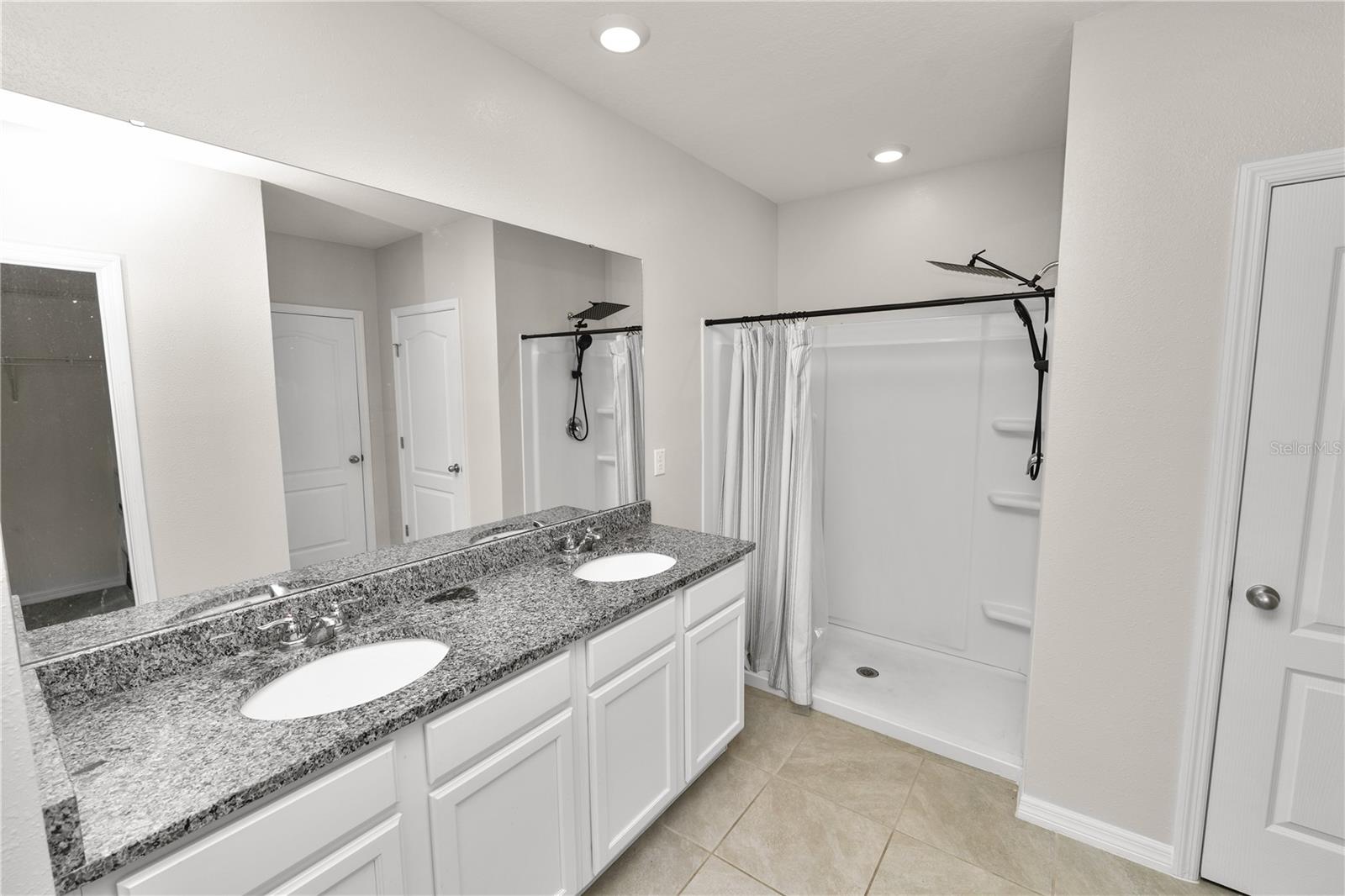 3141 Caspian Feather St Property Photo 24