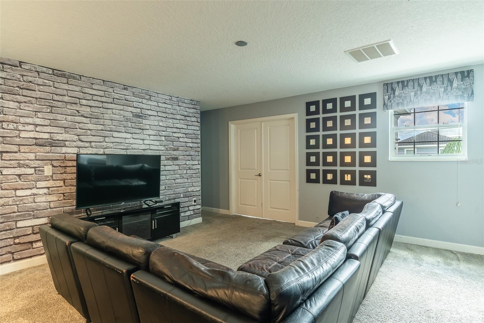 1532 Maidstone Ct Property Photo 15
