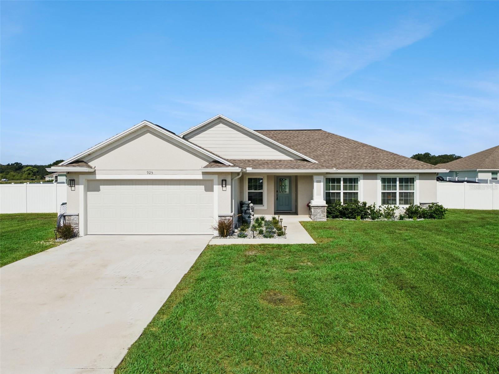 925 Lochland Loop Property Photo 1