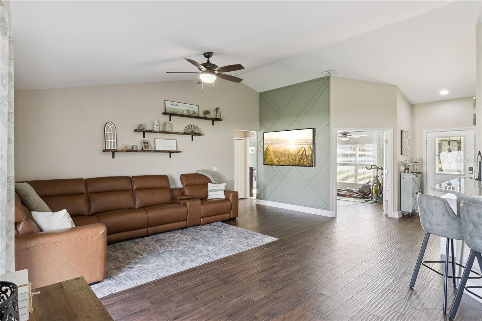 925 Lochland Loop Property Photo 6