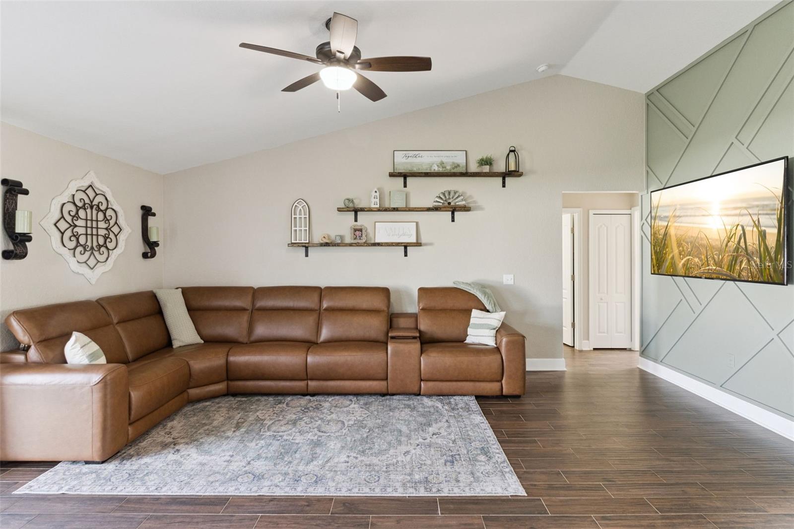 925 Lochland Loop Property Photo 7