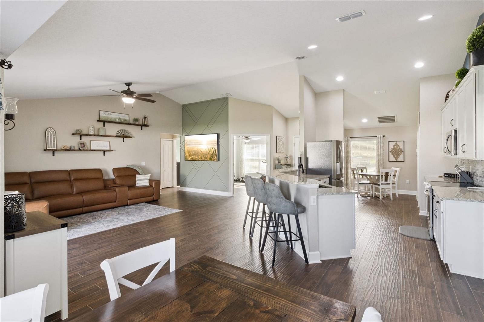 925 Lochland Loop Property Photo 12