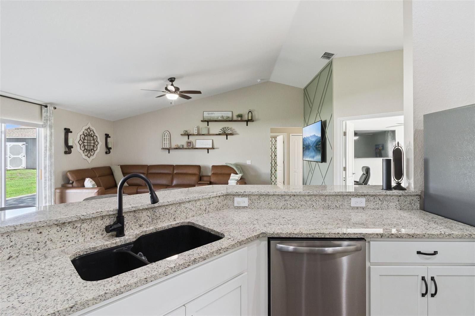 925 Lochland Loop Property Photo 17