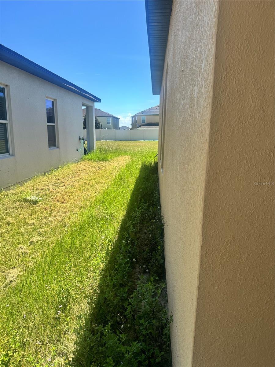 487 Eaglecrest Dr Property Photo 2