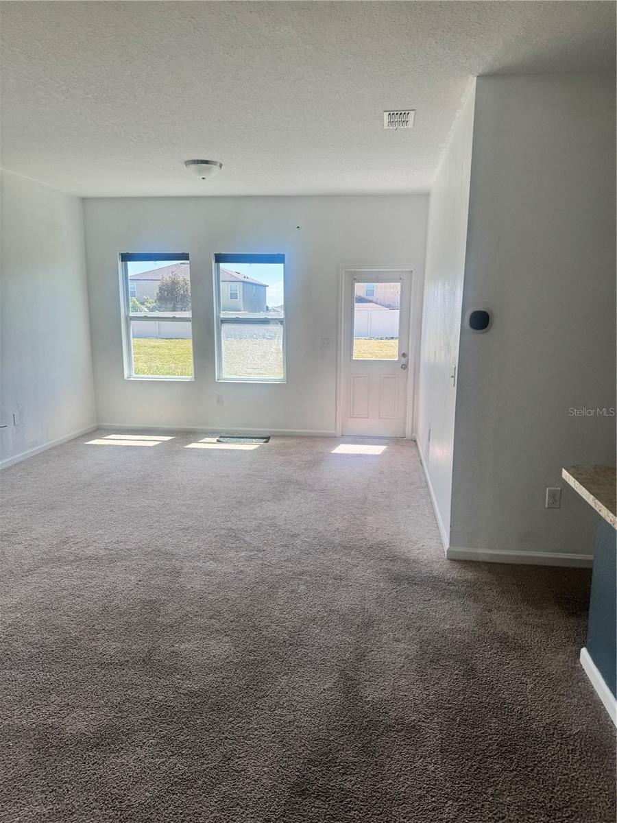 487 Eaglecrest Dr Property Photo 7