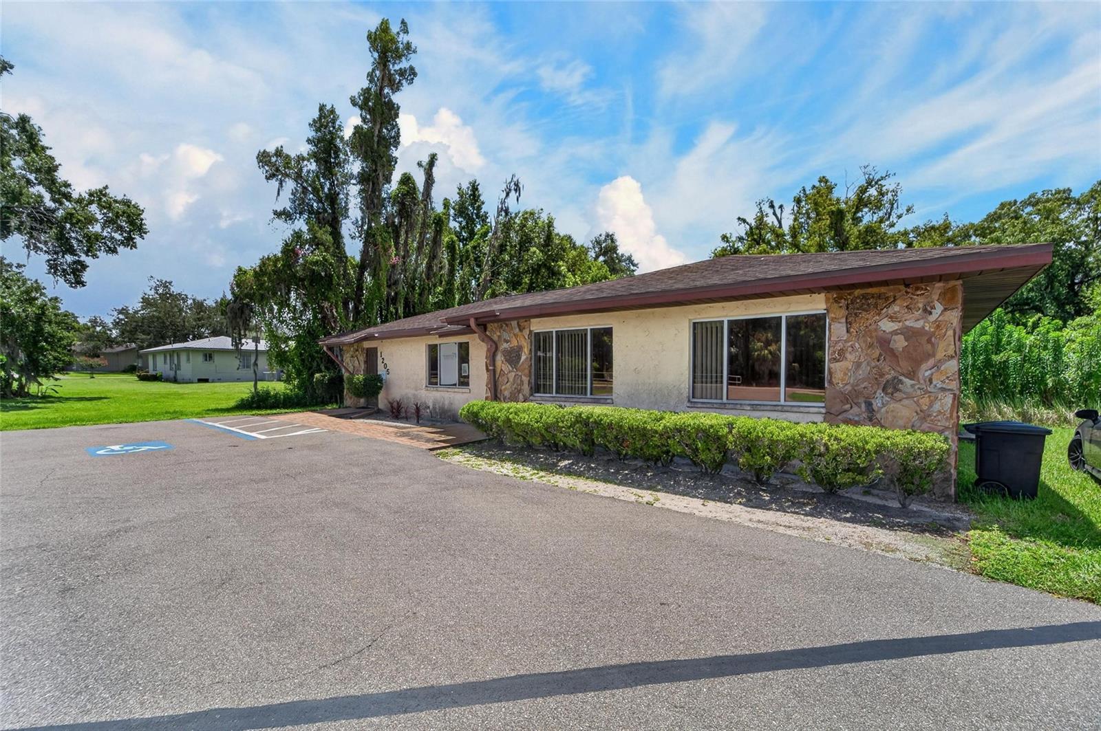 1205 W Baker St Property Photo 4