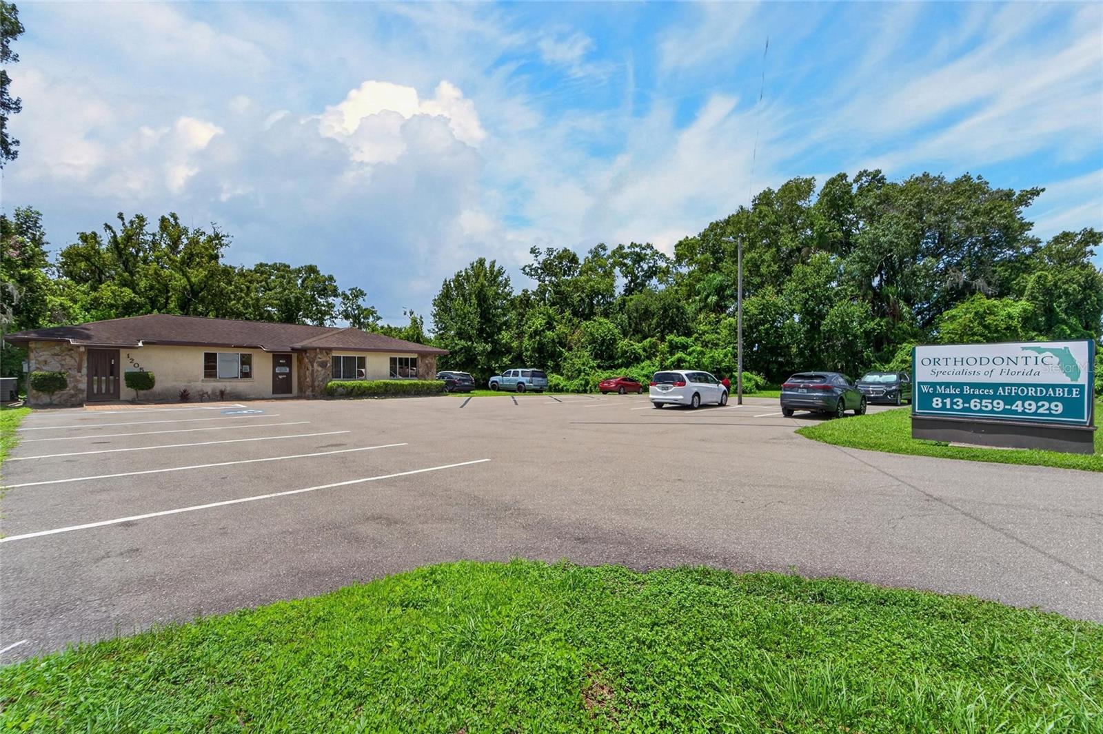 1205 W Baker St Property Photo 6