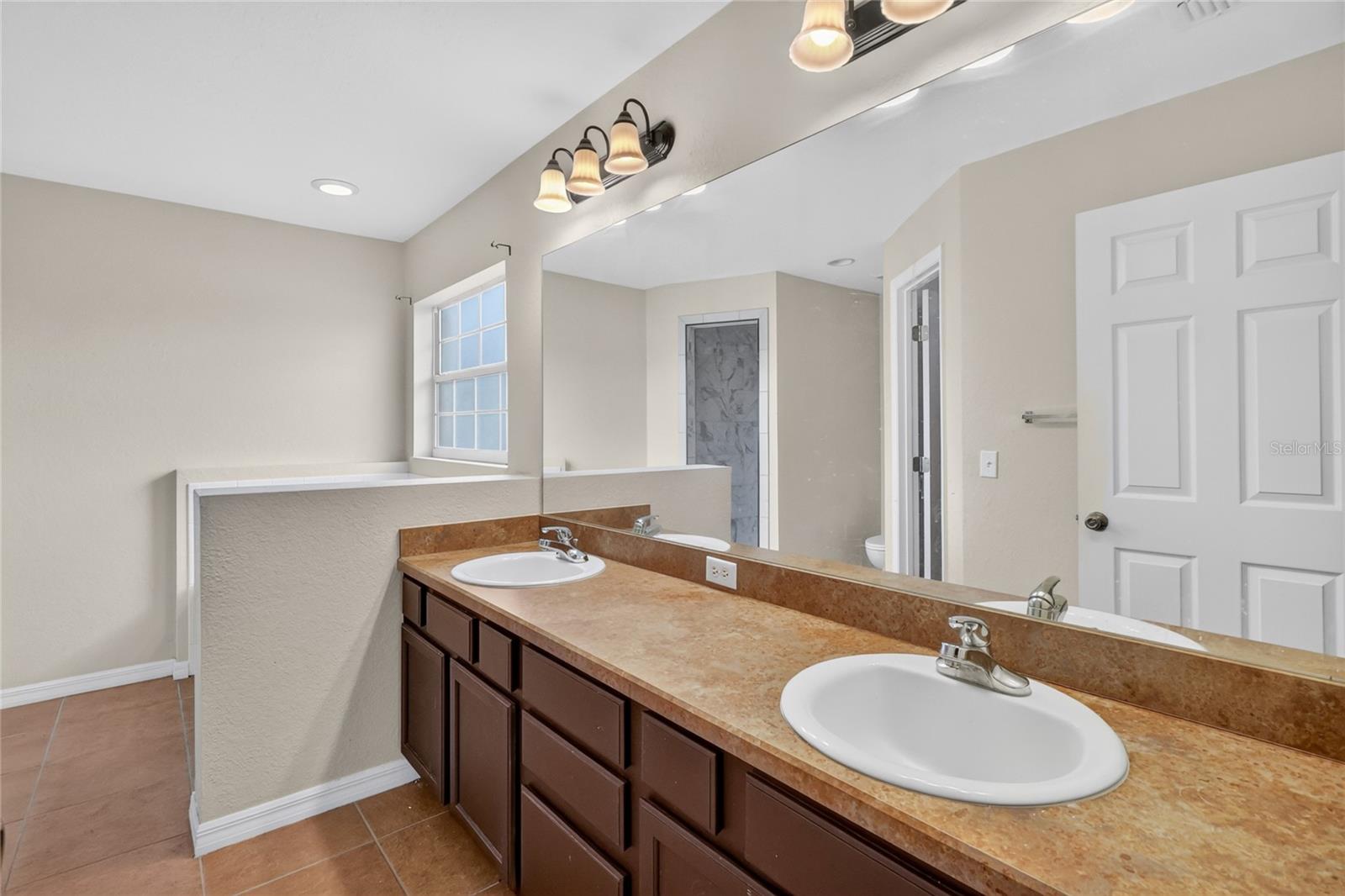 106 Majestic Gardens Ct Property Photo 10