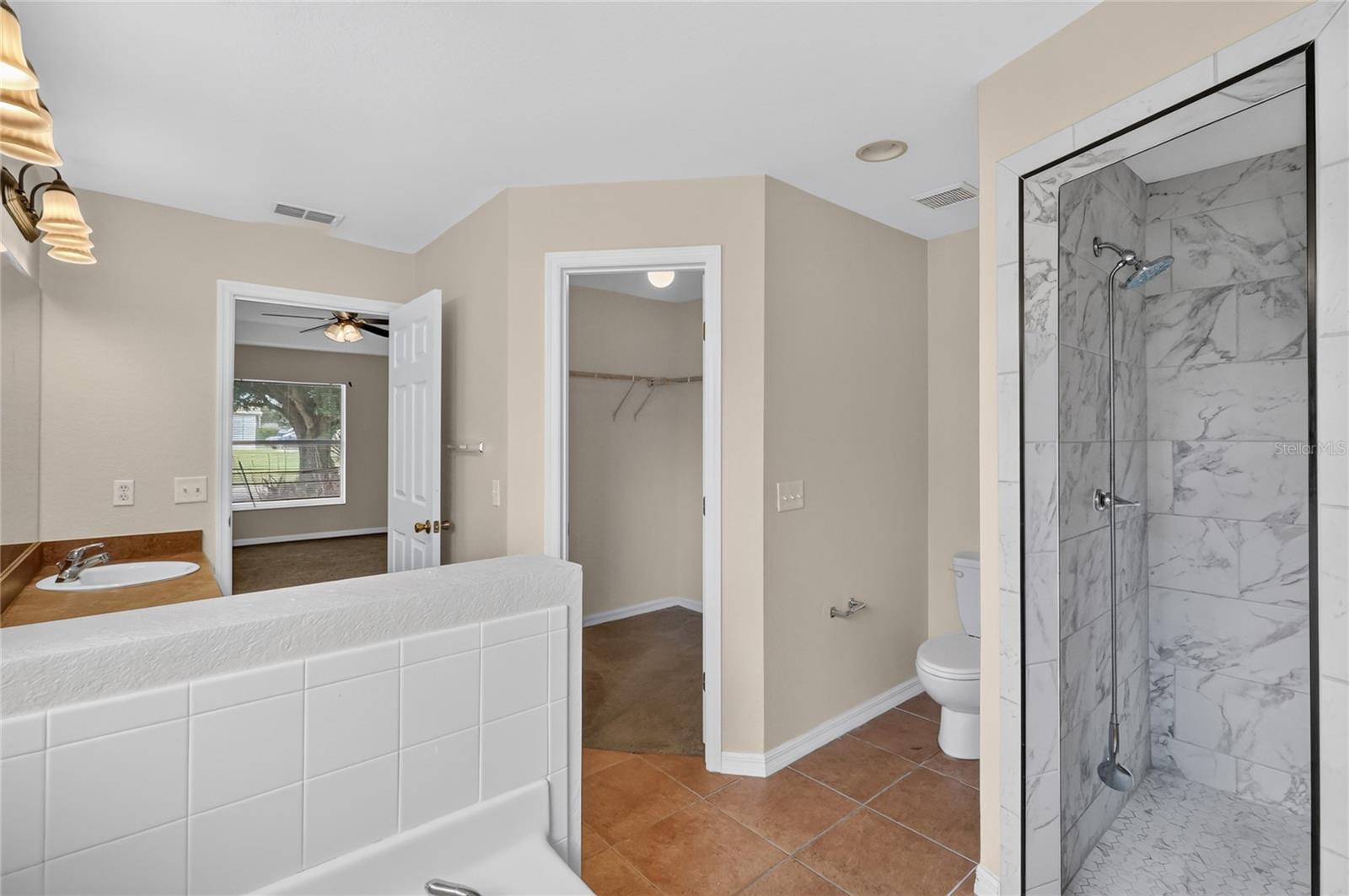 106 Majestic Gardens Ct Property Photo 12