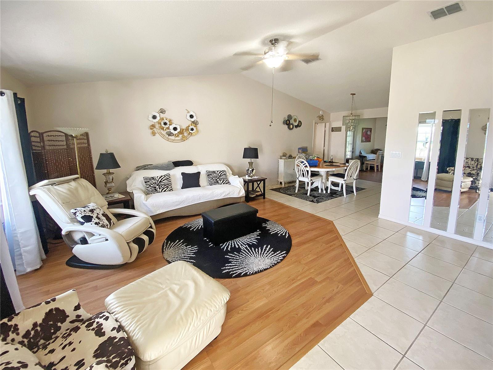 4340 Vantage Cir Property Photo 4
