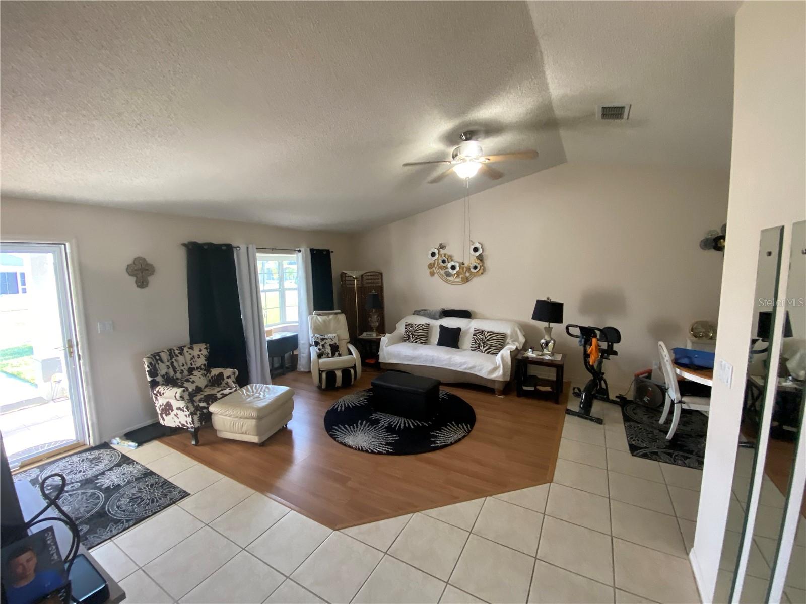 4340 Vantage Cir Property Photo 7
