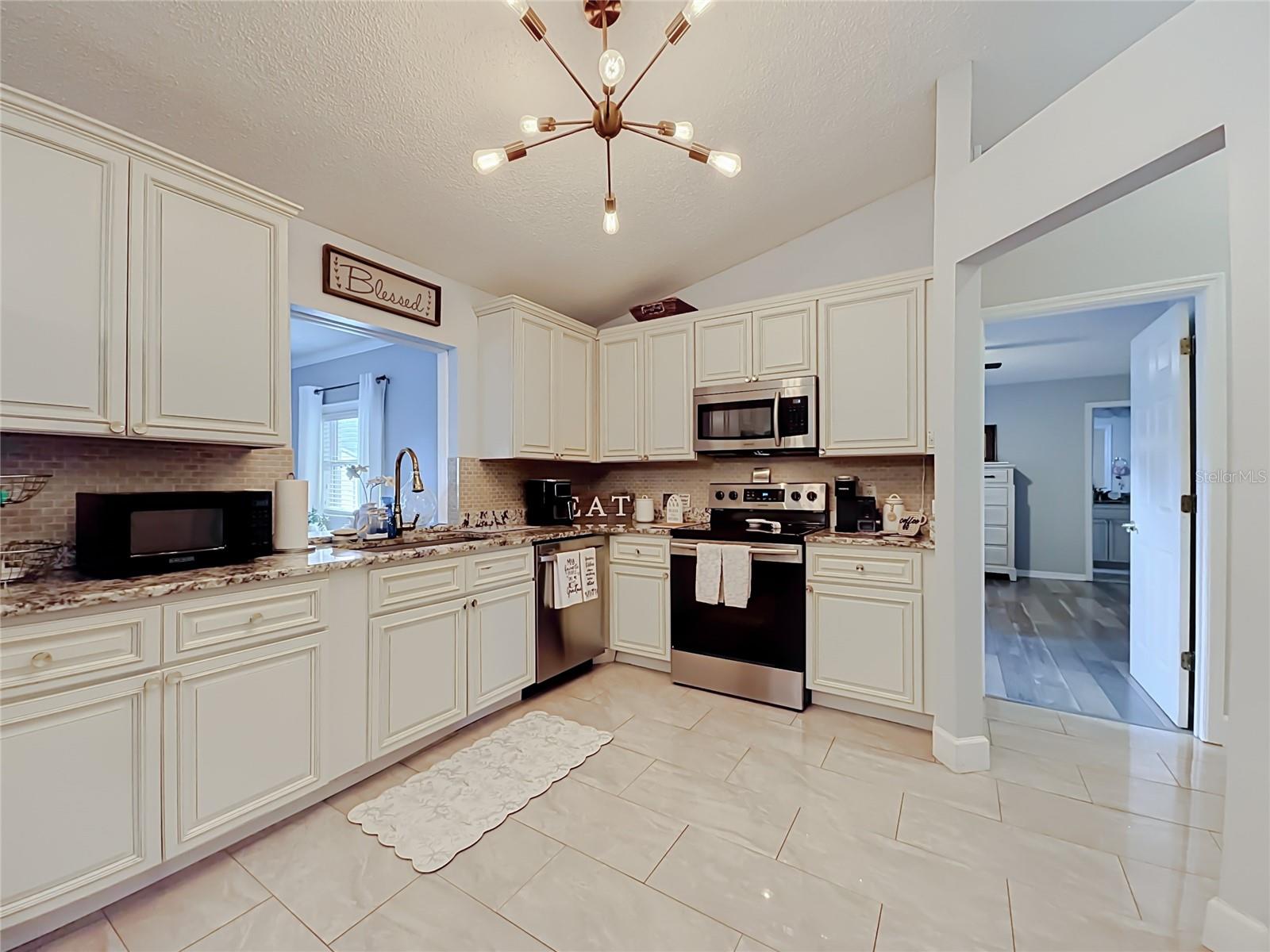 218 Glenridge Loop N Property Photo 19