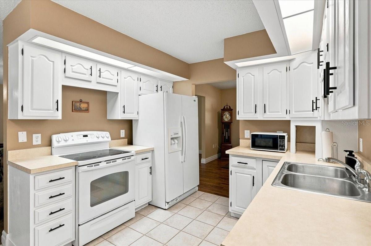2021 Charnes Dr Property Photo 29