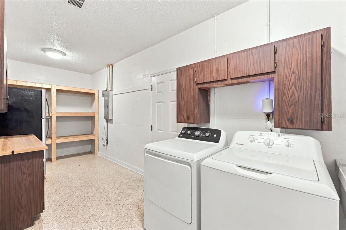 2021 Charnes Dr Property Photo 65