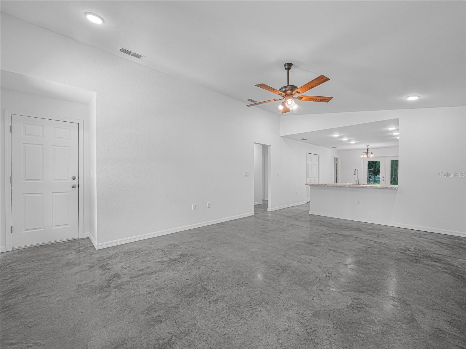 118 Highland Ave Property Photo 2