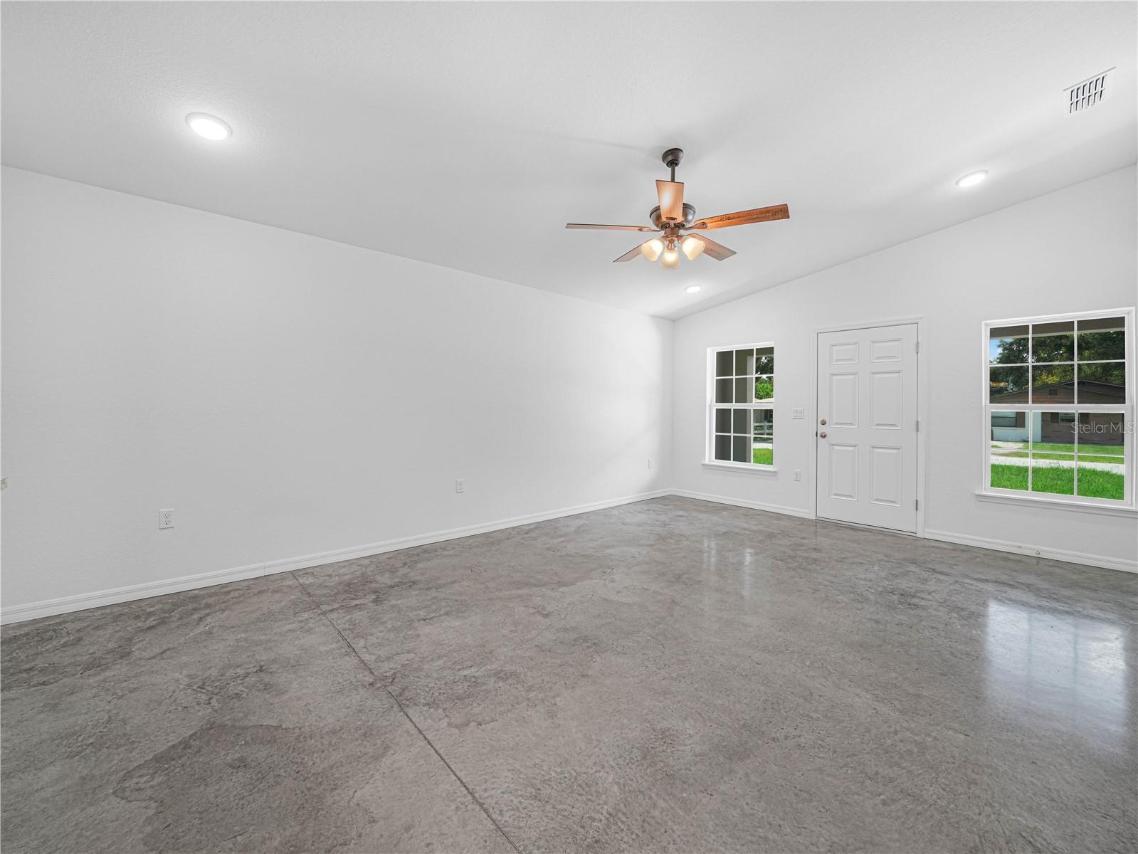 118 Highland Ave Property Photo 3
