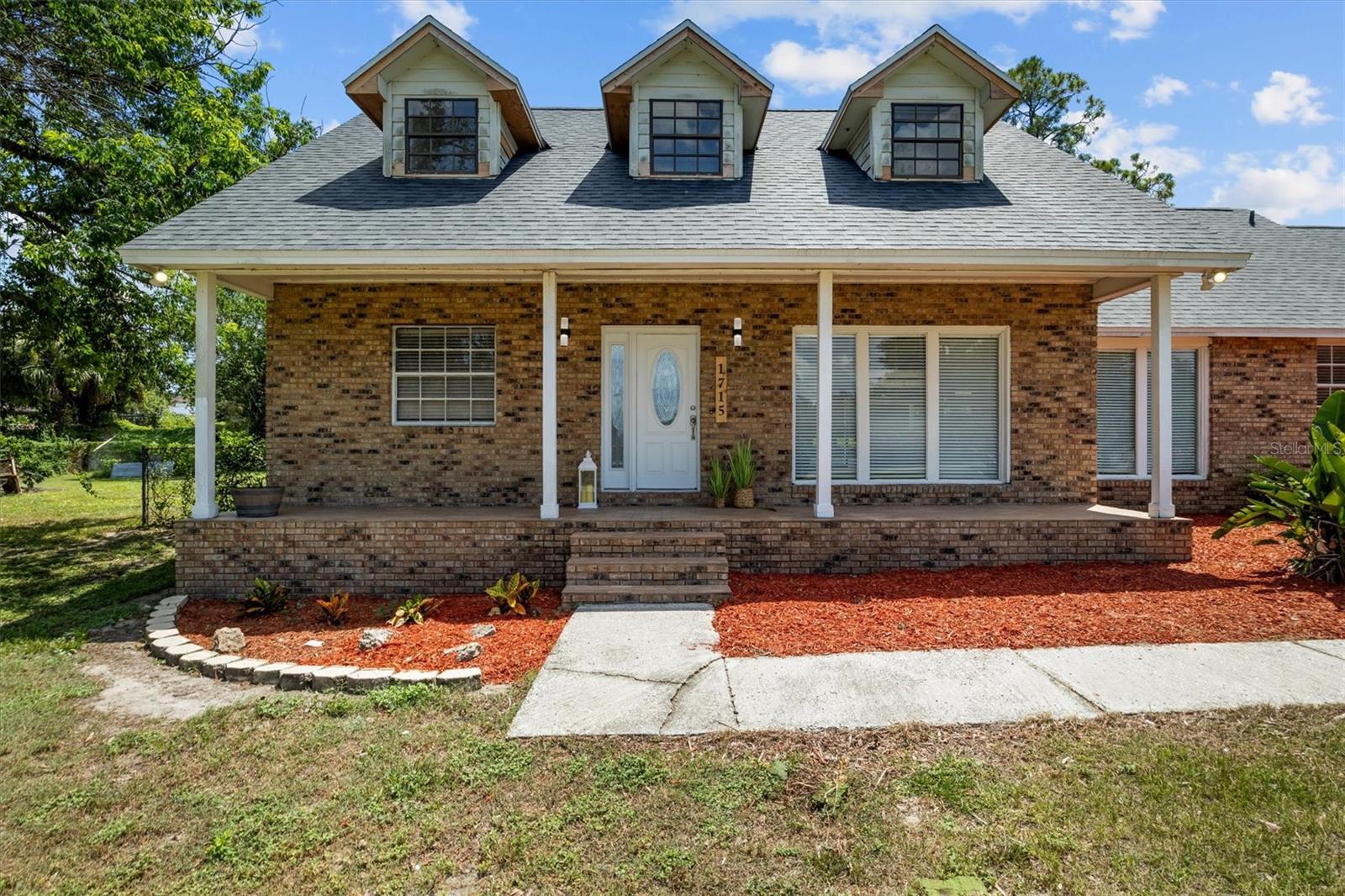 1715 Lake Miriam Dr Property Photo 2