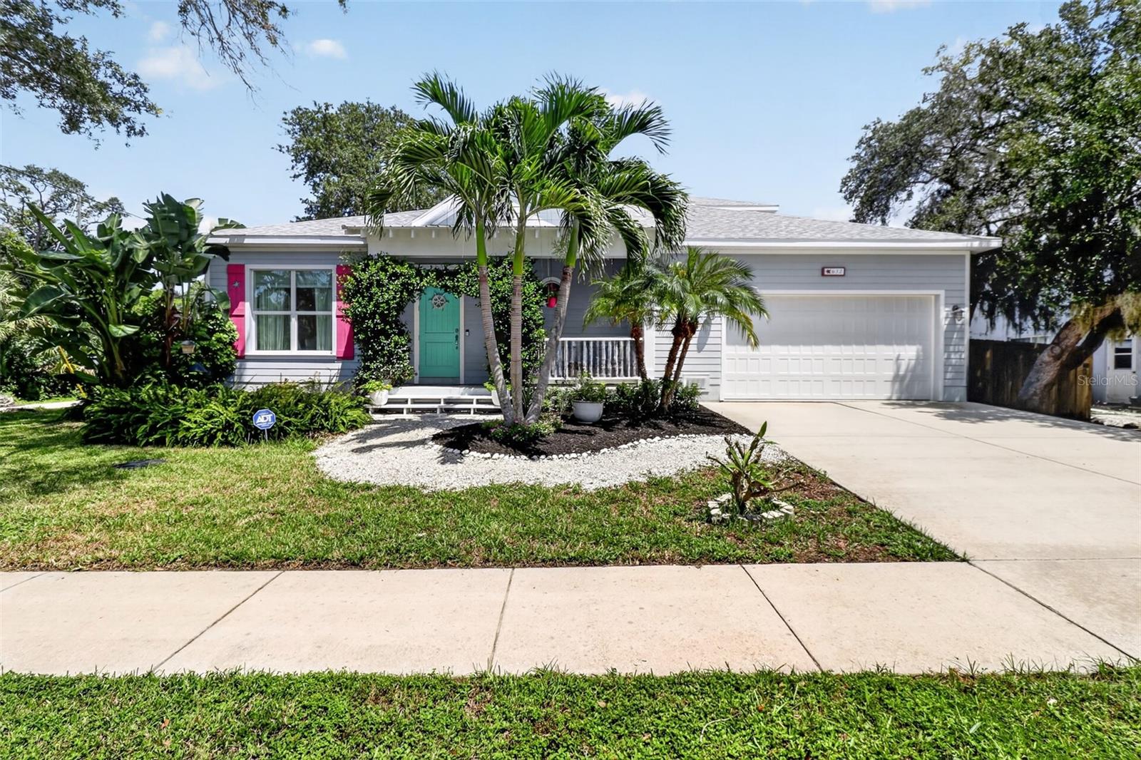 652 Kenneth Way Property Photo 1