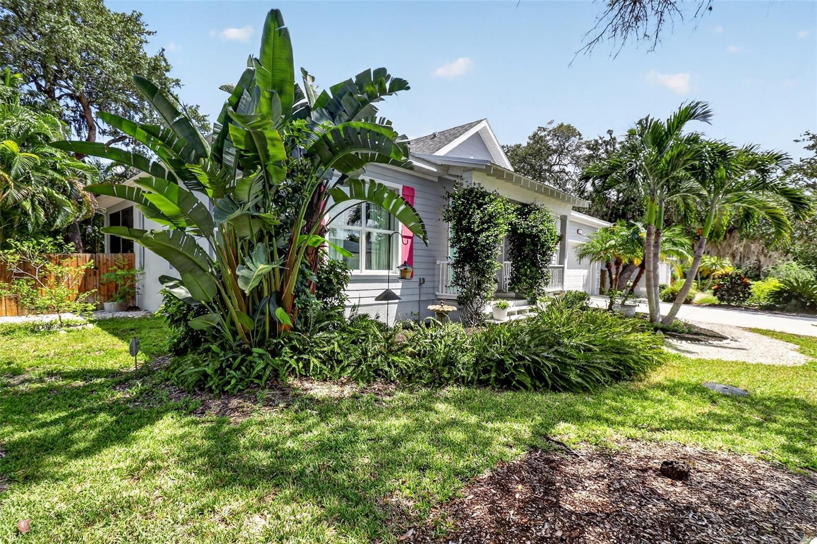 652 Kenneth Way Property Photo 3