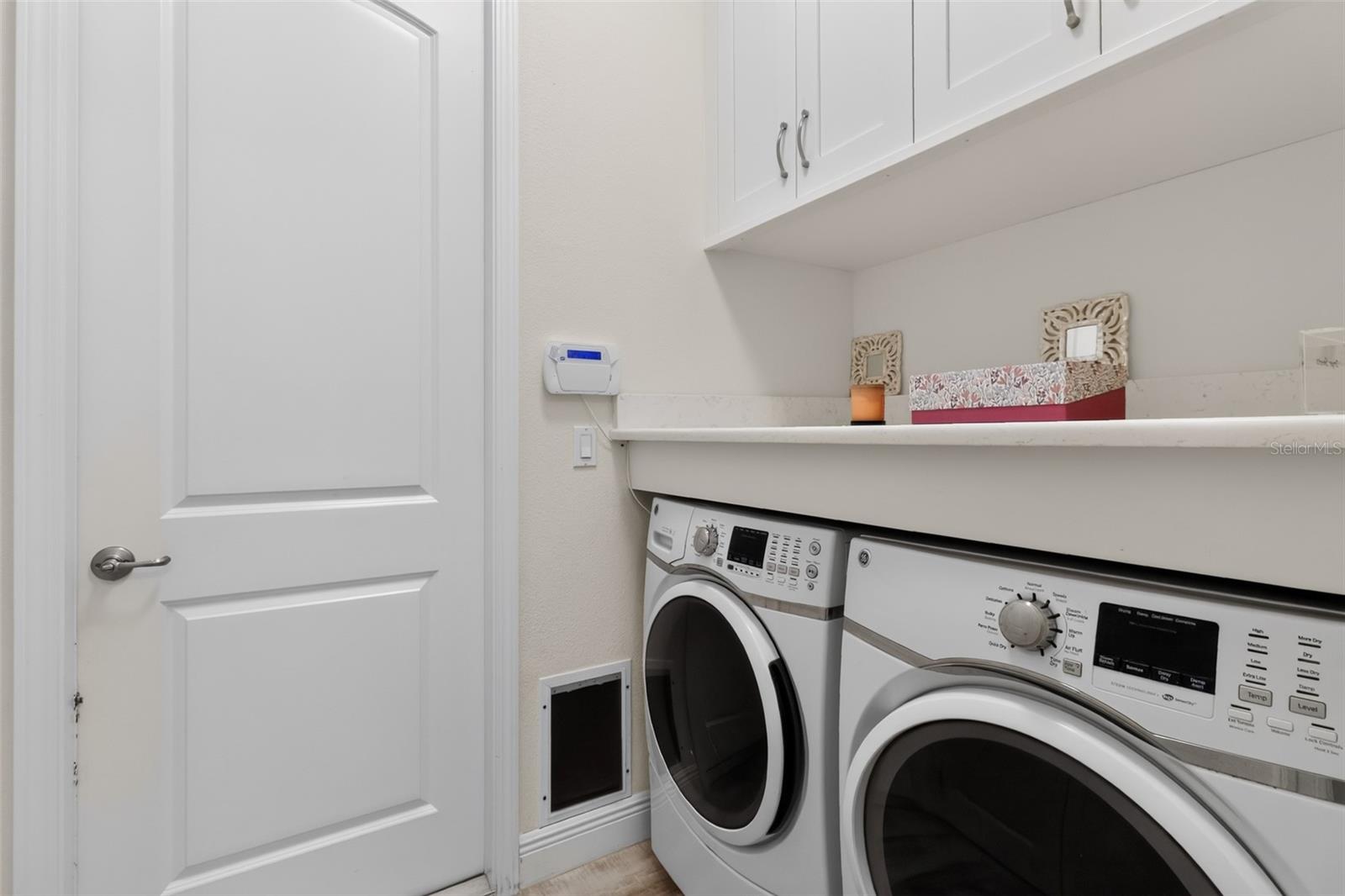 652 Kenneth Way Property Photo 10