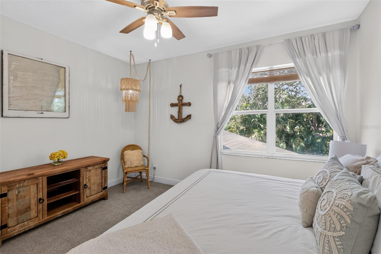 652 Kenneth Way Property Photo 35