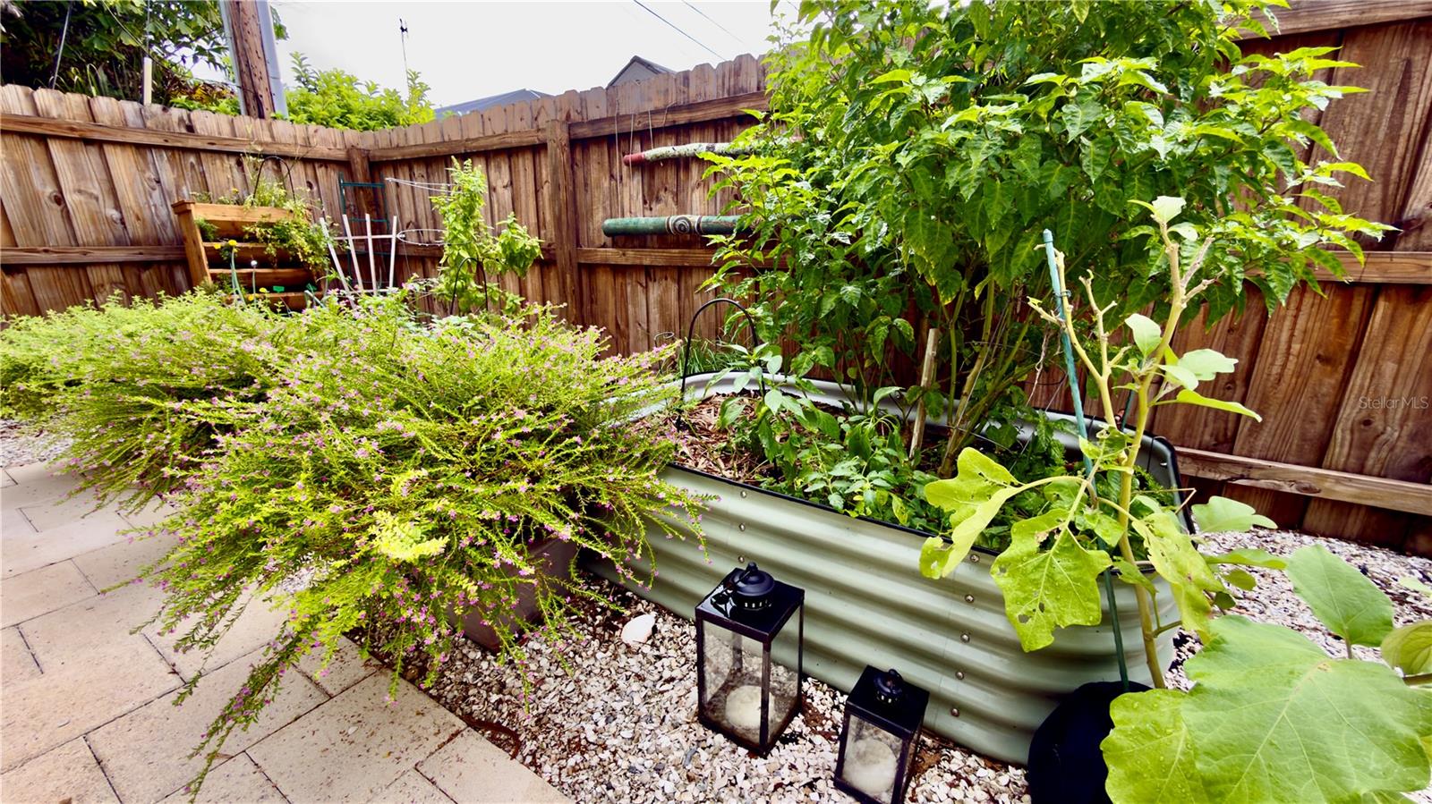 652 Kenneth Way Property Photo 47